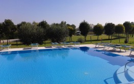 agriturismo lazise piscina